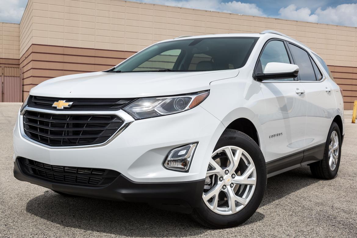 chevrolet-equinox-2018-01-angle, exterior, front, shootout, whit
