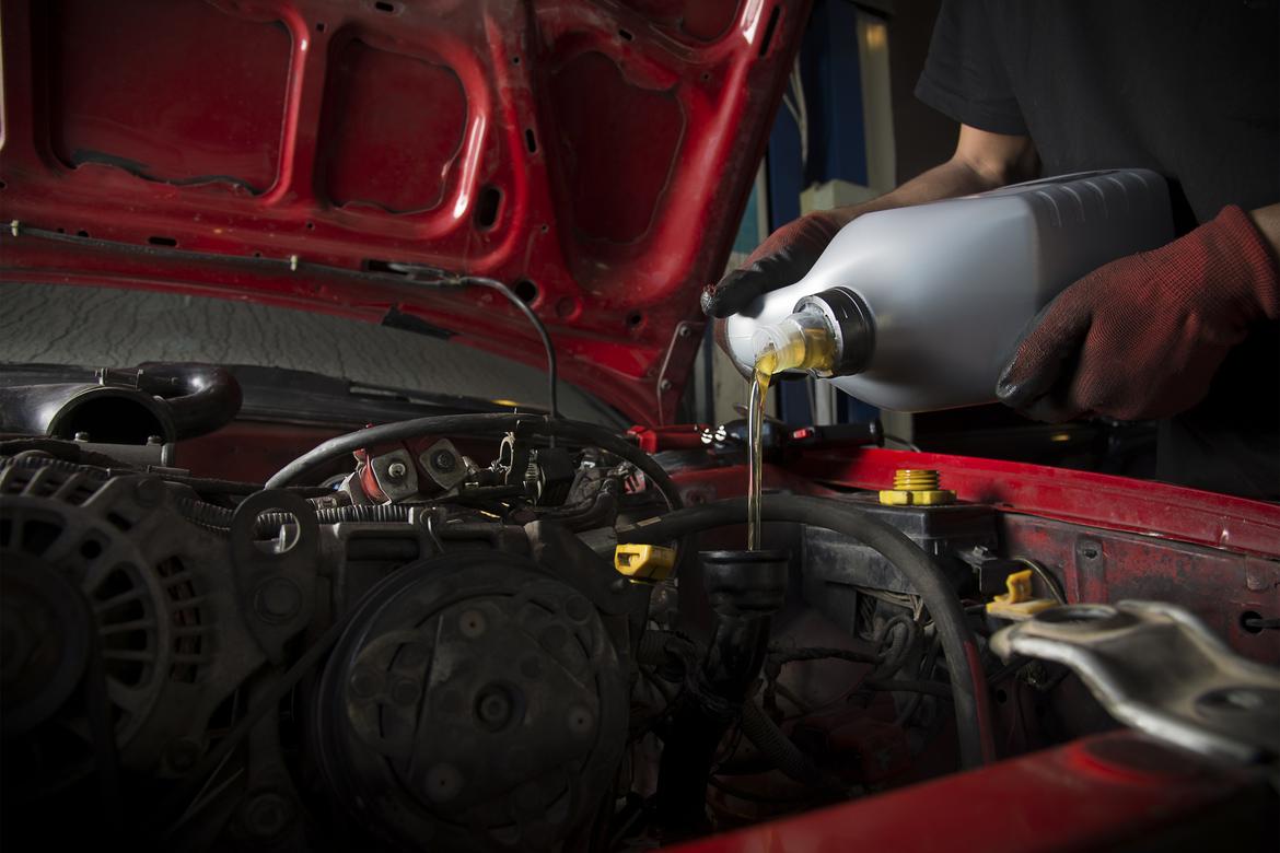 OilChange1-LeventKonuk-iStock-Thinkstock copy.jpg