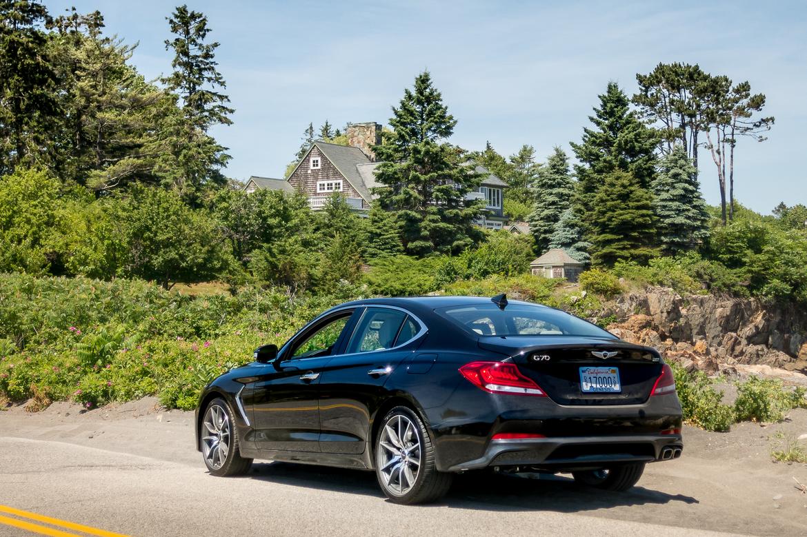 03-genesis-g70-2019-black--exterior--rear-angle.jpg