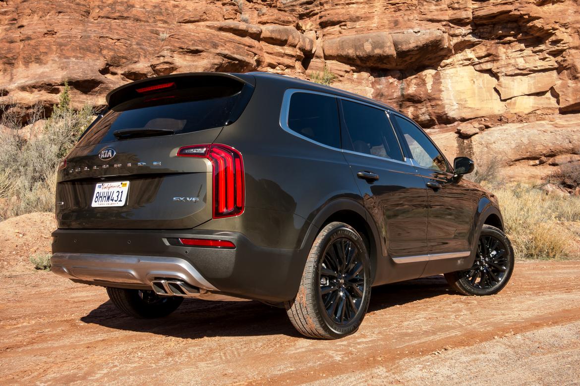 02-<a href=https://www.sharperedgeengines.com/used-kia-engines>kia</a>-telluride-2020-angle--exterior--green--rear.jpg