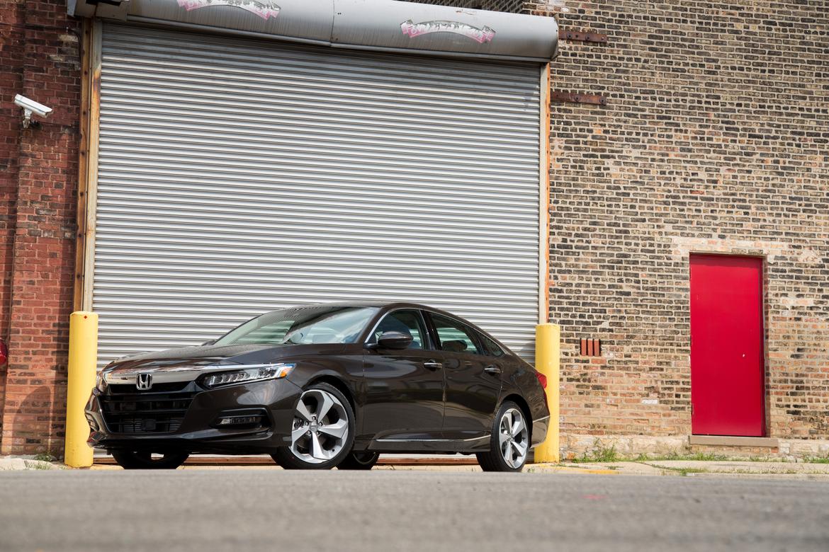 18_Honda_Accord_ES.jpg