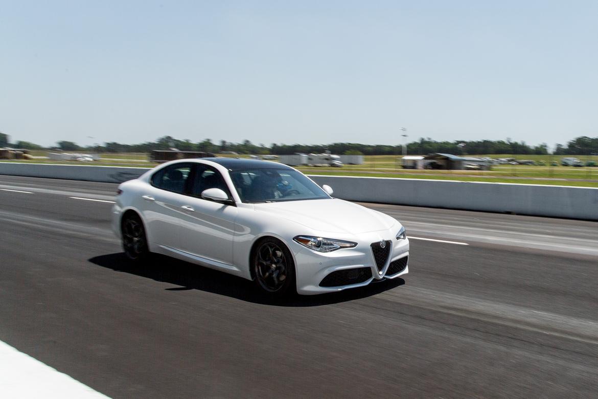 170510_LuxurySedan_AC_Braking_02.jpg