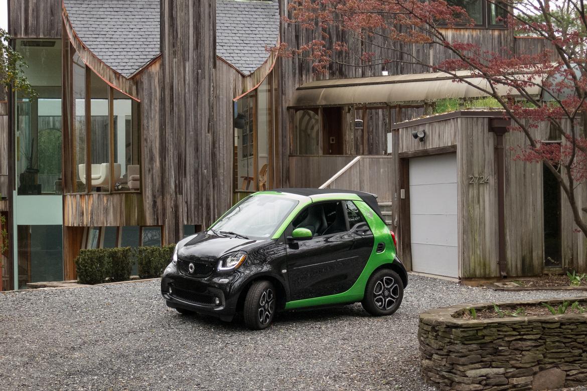 04-smart-fortwo-electric-drive-cabrio-2019-black--exterior--gree