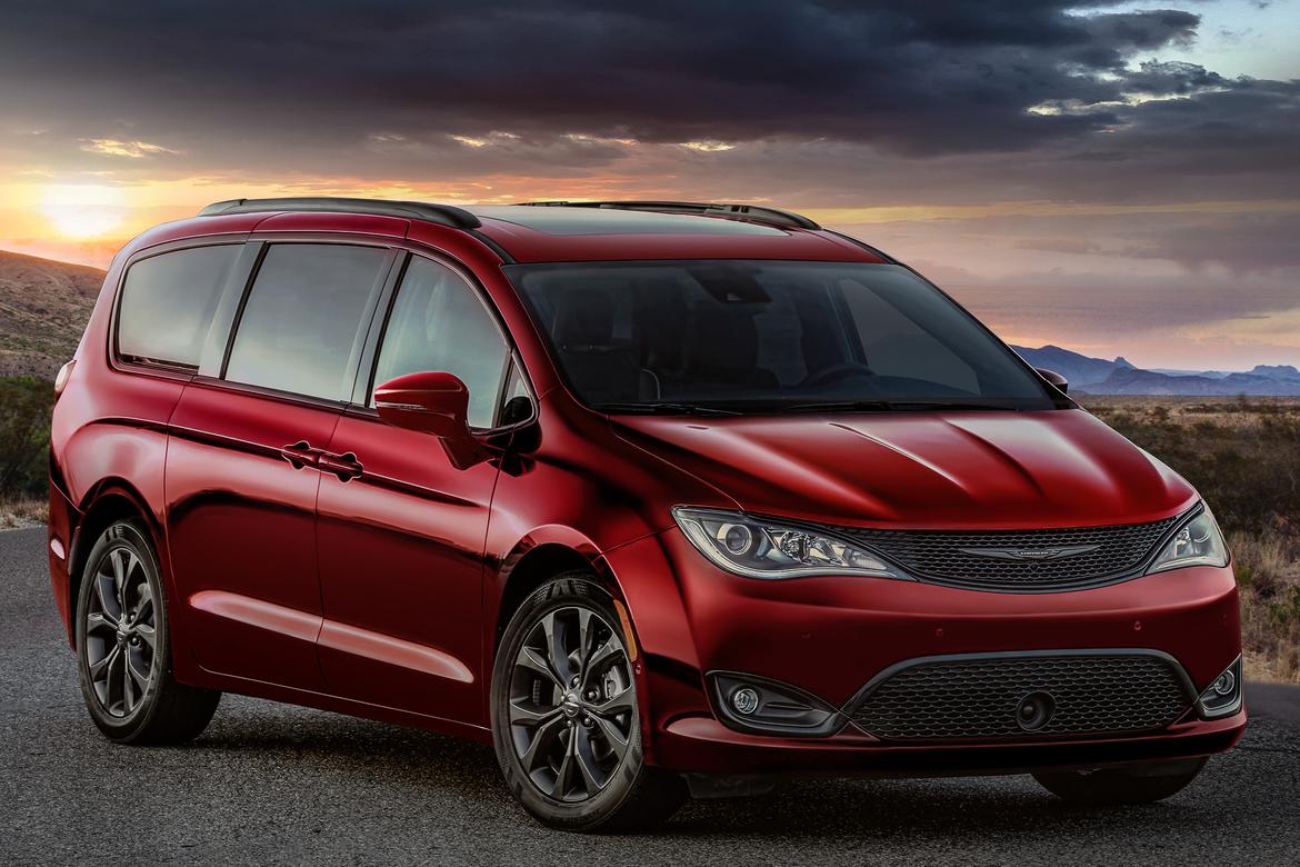 02-<a href=https://www.sharperedgeengines.com/used-chrysler-engines>chrysler</a>-pacifica-2019-angle--exterior--front--mountains--red