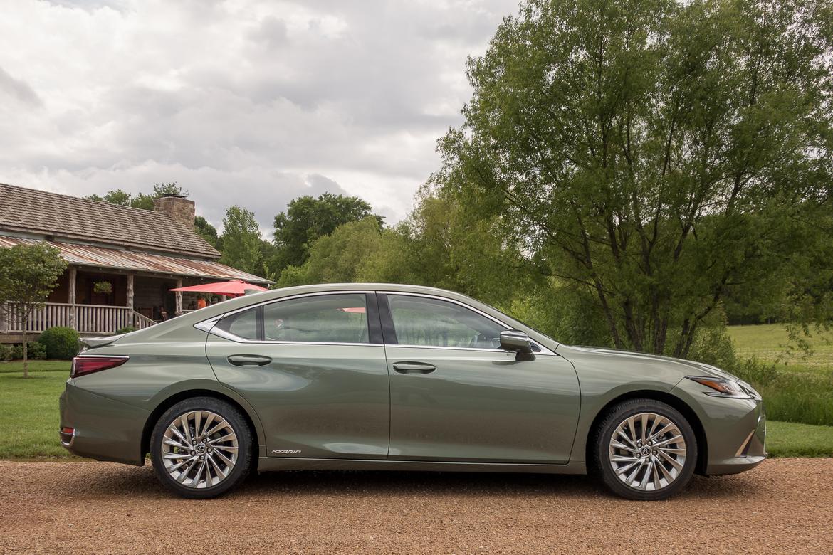 02-<a href=https://www.sharperedgeengines.com/used-lexus-engines>lexus</a>-es-300h-2019-exterior--green--profile.jpg