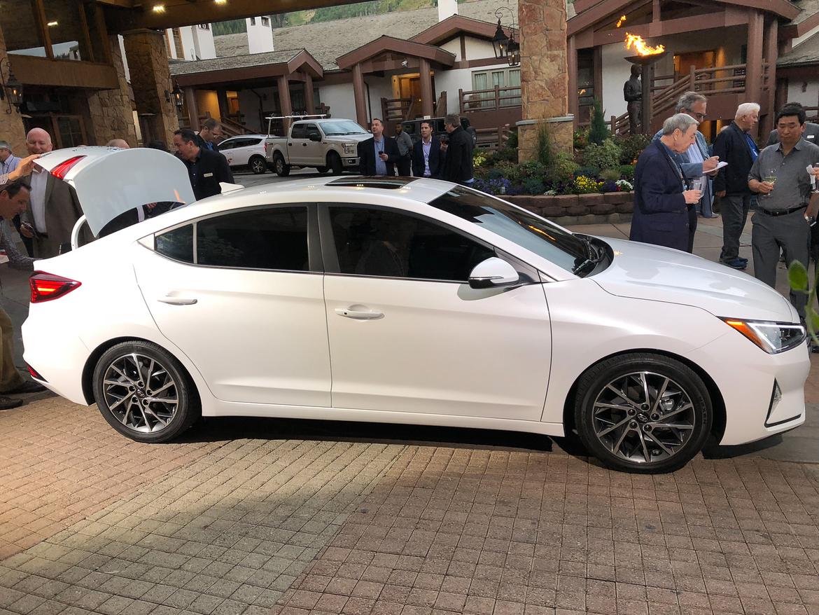 2019 Hyundai Elantra Gets Style Update Safety Upgrade News Cars Meta Itemprop Width Content 1170 Height 2019 Hyundai Elantra