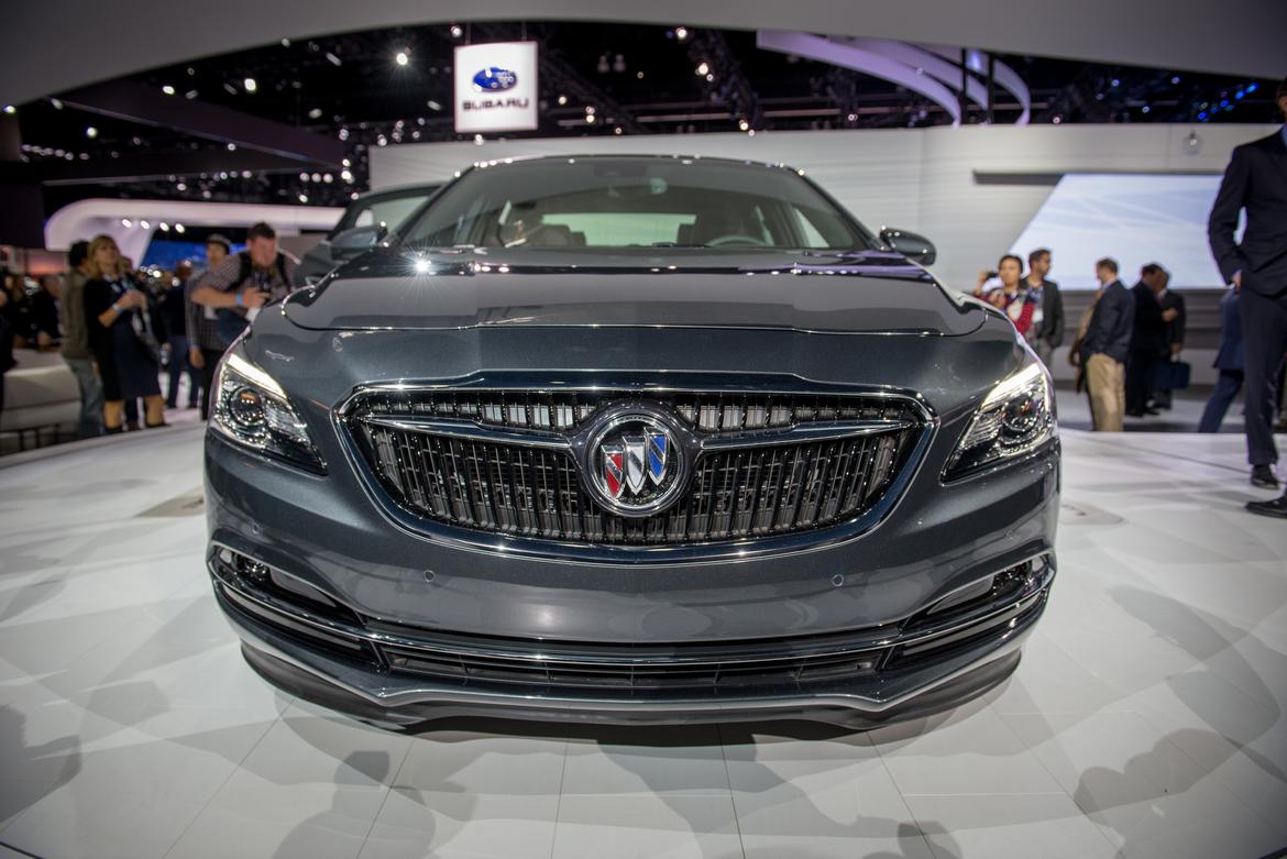 17Buick_LaCrosse_AS_SP_11.jpg