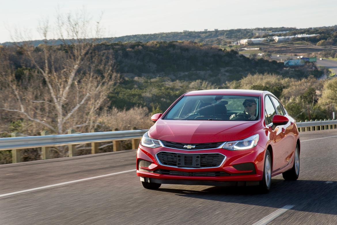 17Chevrolet_Cruze_SO_ES_03.jpg