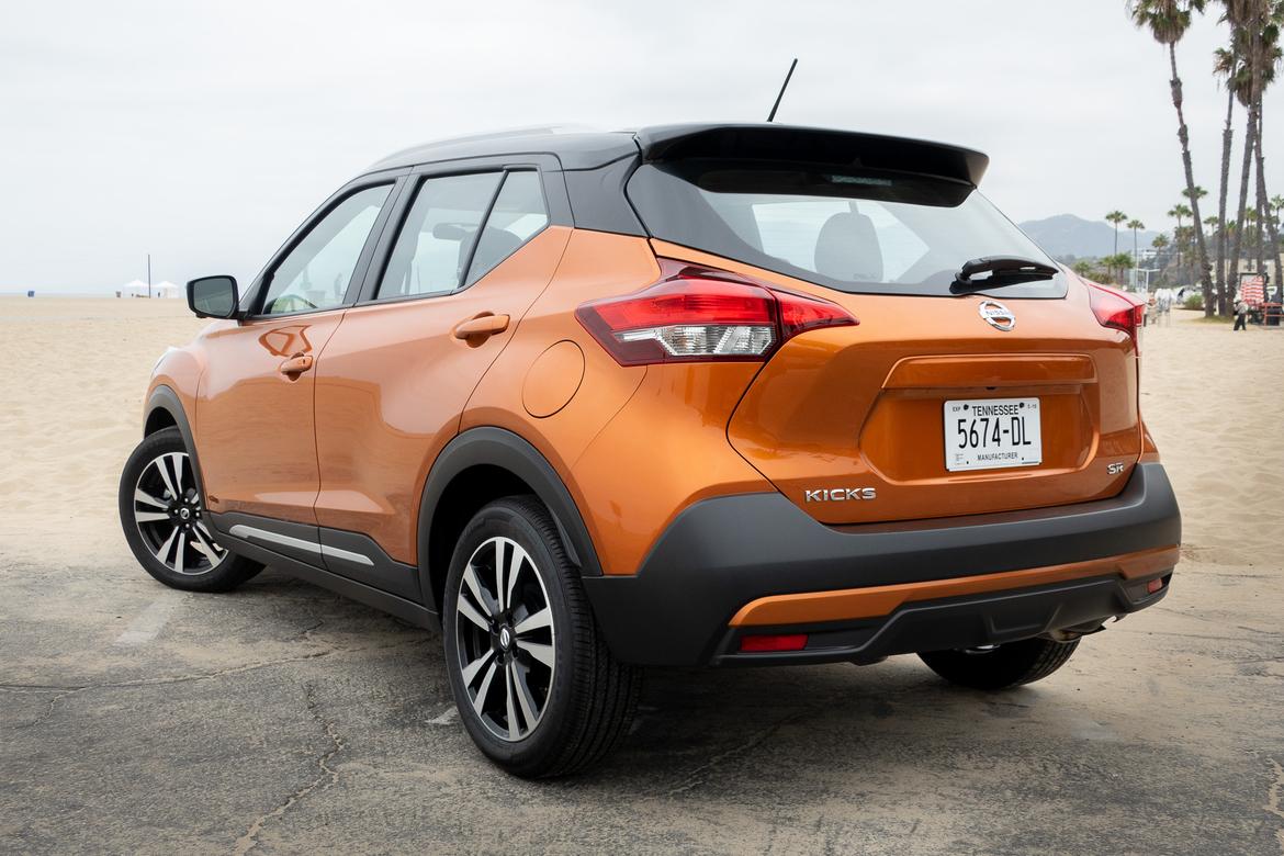02-nissan-kicks-2018-bw.jpg