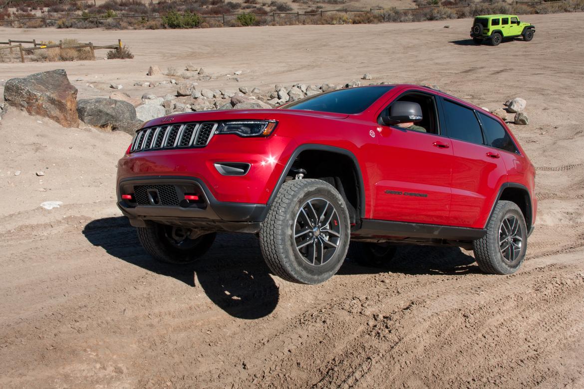 17Jeep_Grand-Cherokee-Trailhawk_BW_11.jpg