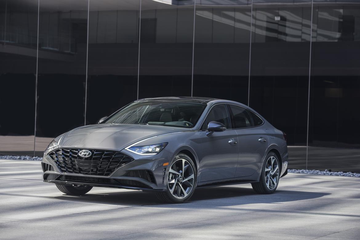 03-hyundai-sonata-2020-angle--exterior--front--grey.jpg