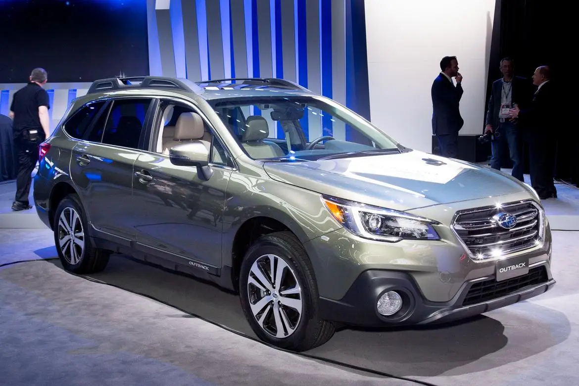 18Subaru_Outback_AS_ES_04.jpg