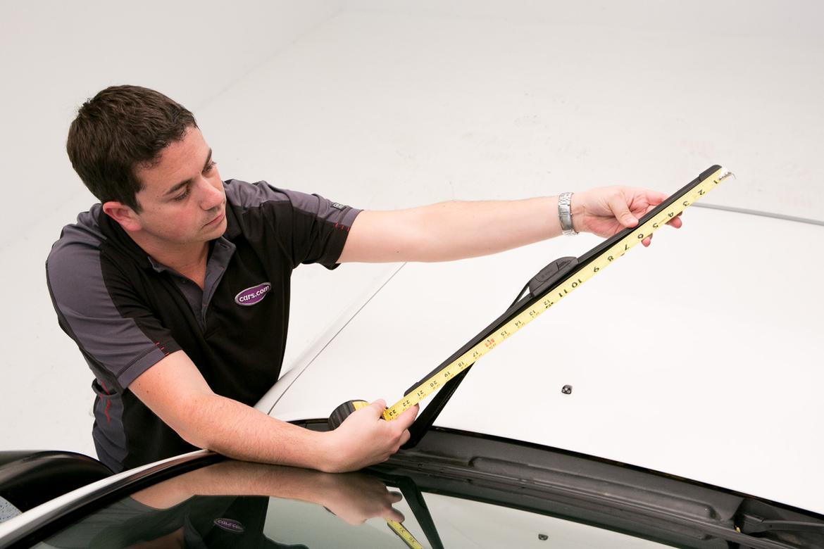 131031_WiperBladeInstall_ES_wiper_measure.jpg