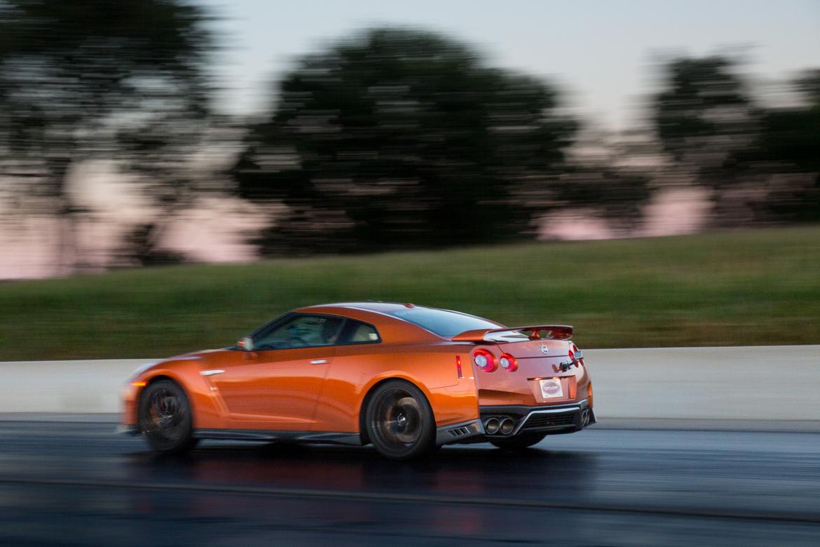 05_17Nissan_GT-R_ES_34.jpg