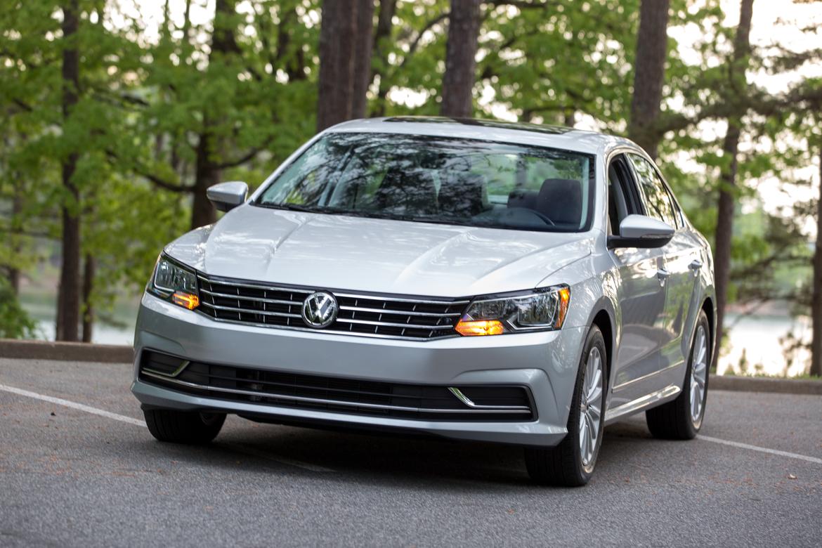 16Volkswagen_Passat_SO_AC_02.jpg