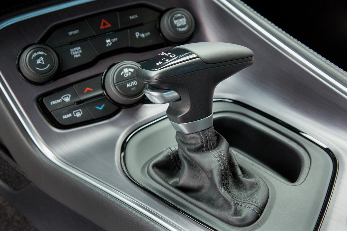 16Dodge_Challenger_SXT_AutoShifter_ES.jpg