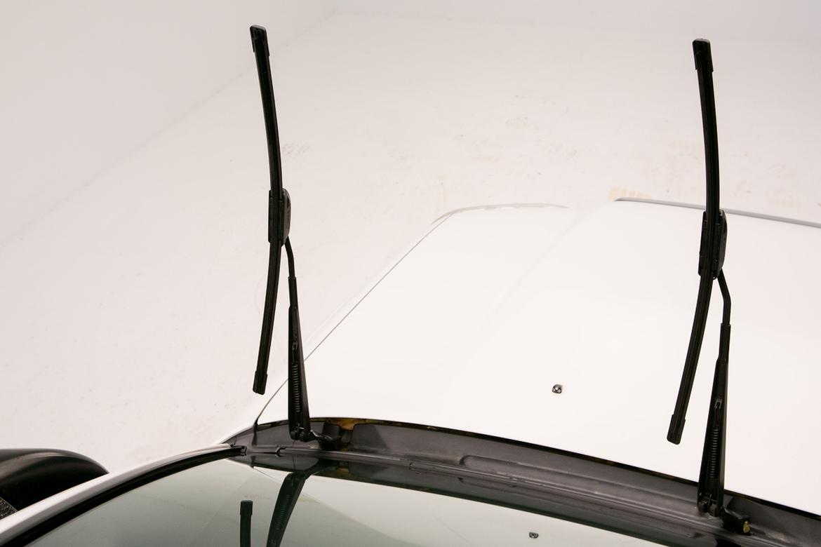 131031_WiperBladeInstall_ES_wipers_upright.jpg