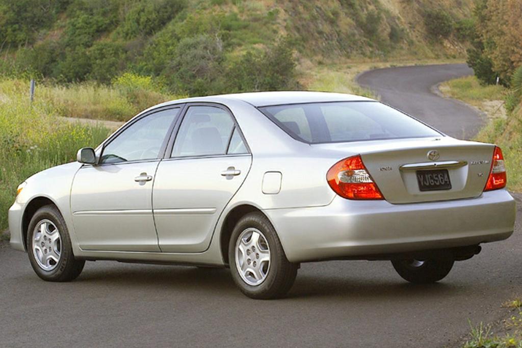 05_Toyota_Camry.jpg
