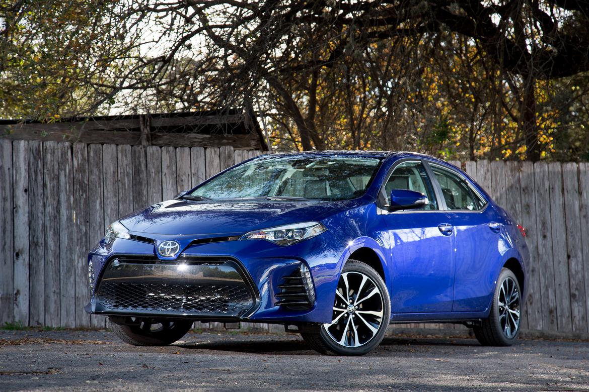 17Toyota_Corolla_SO_ES_06.jpg