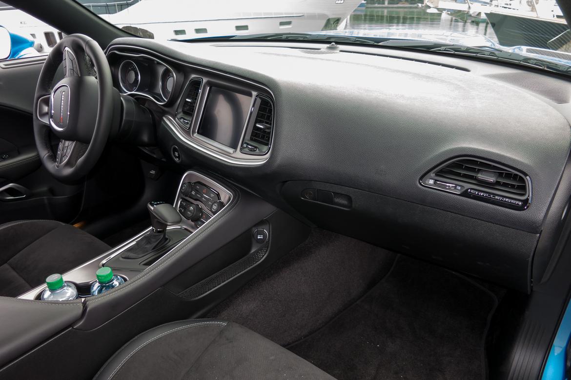 07-<a href=https://www.autopartmax.com/used-dodge-engines>dodge</a>-challenge-scat-pack-widebody-2019-front-row--interior.j