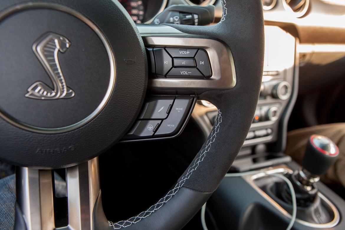 16Ford_Mustang_GT350_JB_29.jpg