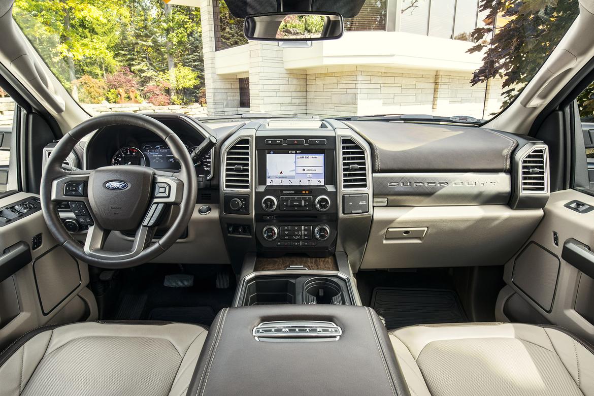 18FordSuperDuty-Limited_interior_mfg.jpg
