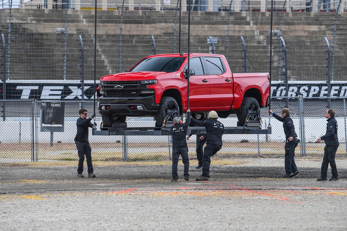 2019-Chevrolet-Silverado-Reveal-07.jpg