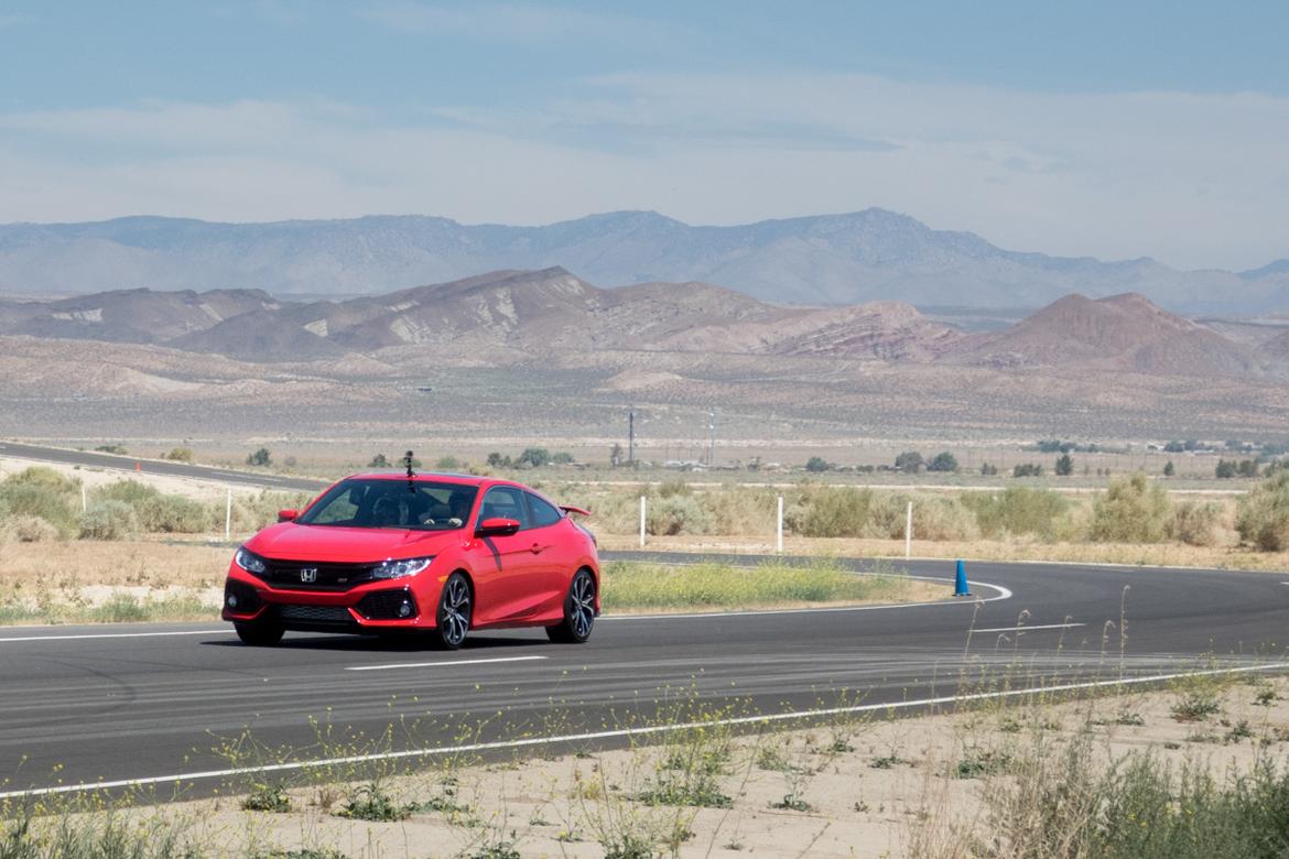 17Honda_Civic_Si_BW_02.jpg