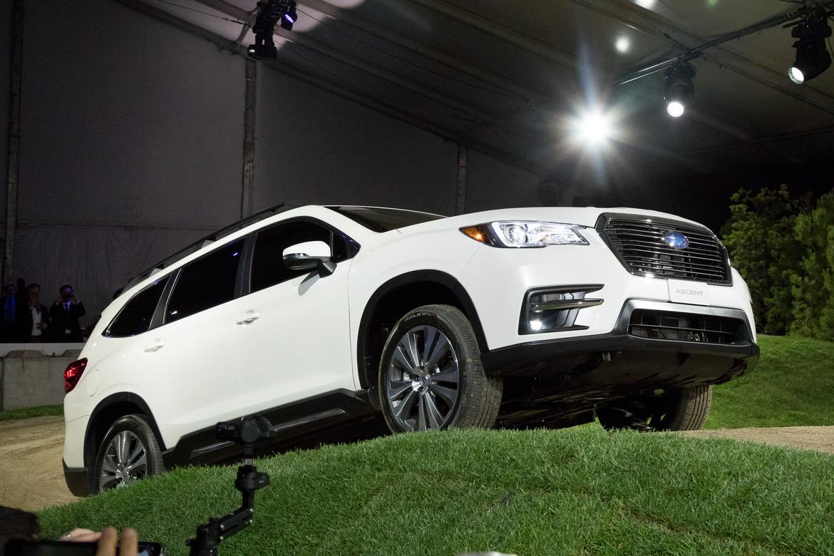 01-subaru-ascent-2019-angle-autoshow-exterior-front-suv.jpg