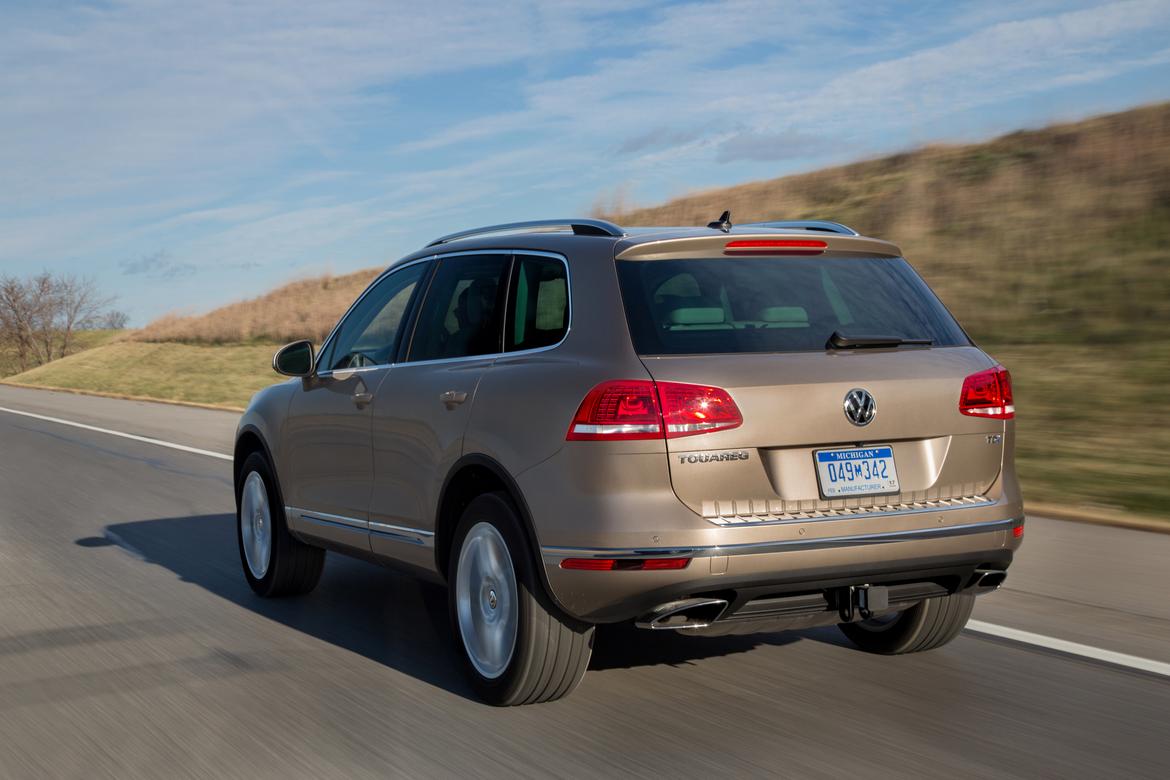16_Volkswagen_Touareg_OEM_2 copy.jpg