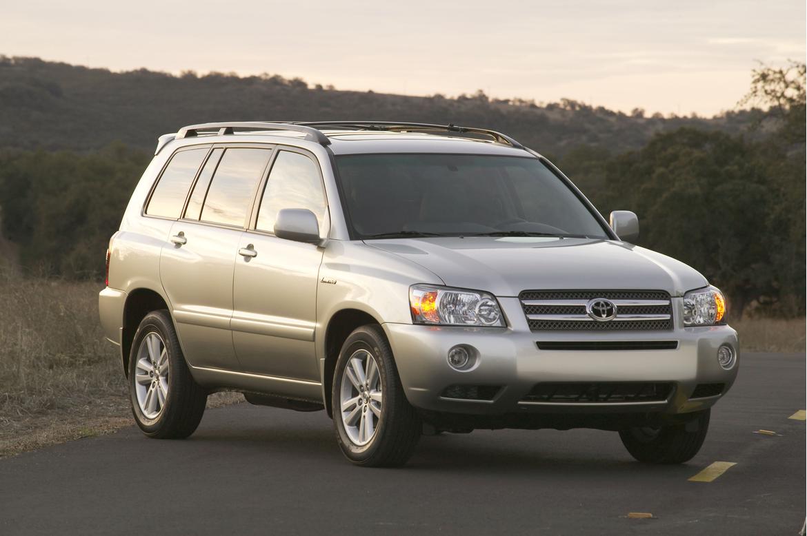 Highlander Car - 5 Seater - Comfortable and reliable transport for smaller groups. 