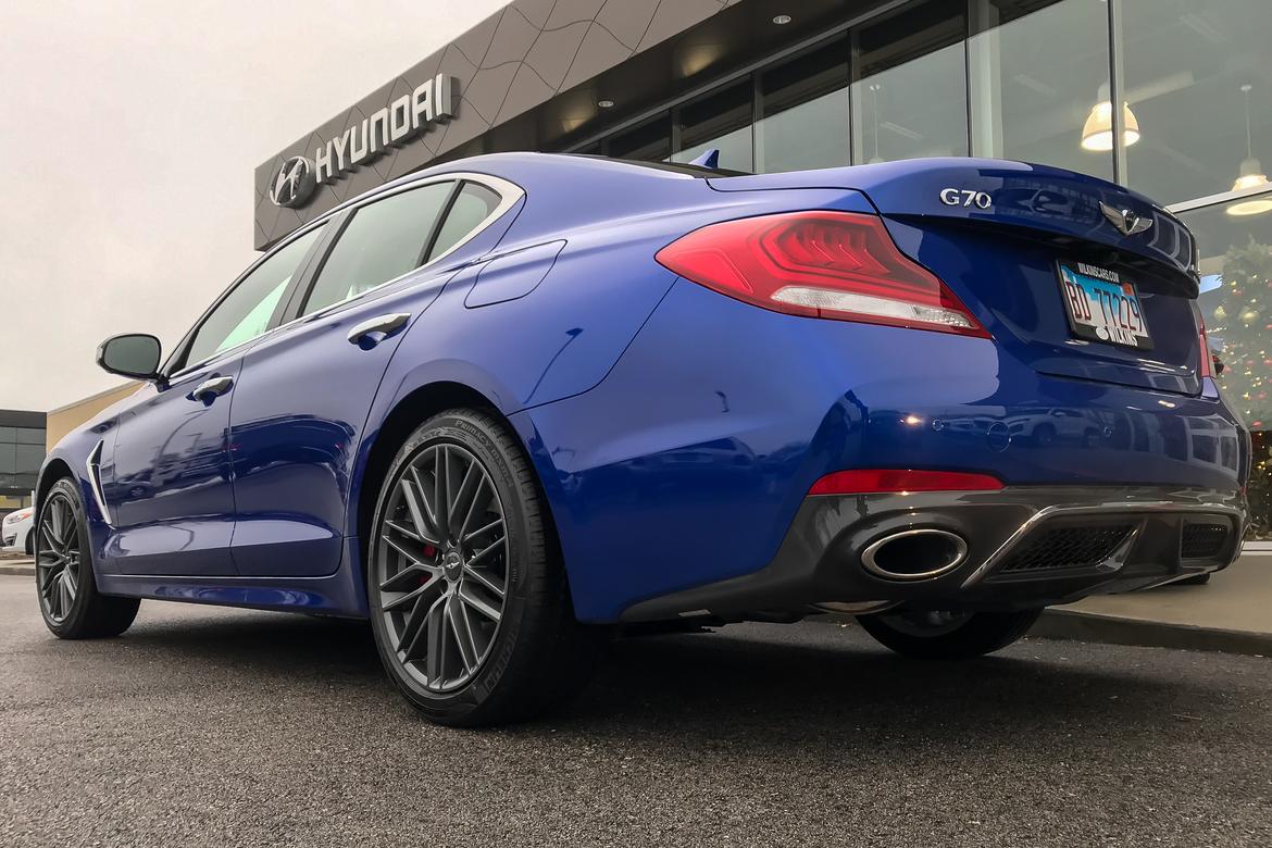 02-genesis-g70-2019-angle--blue--dealership--exterior--rear.jpg