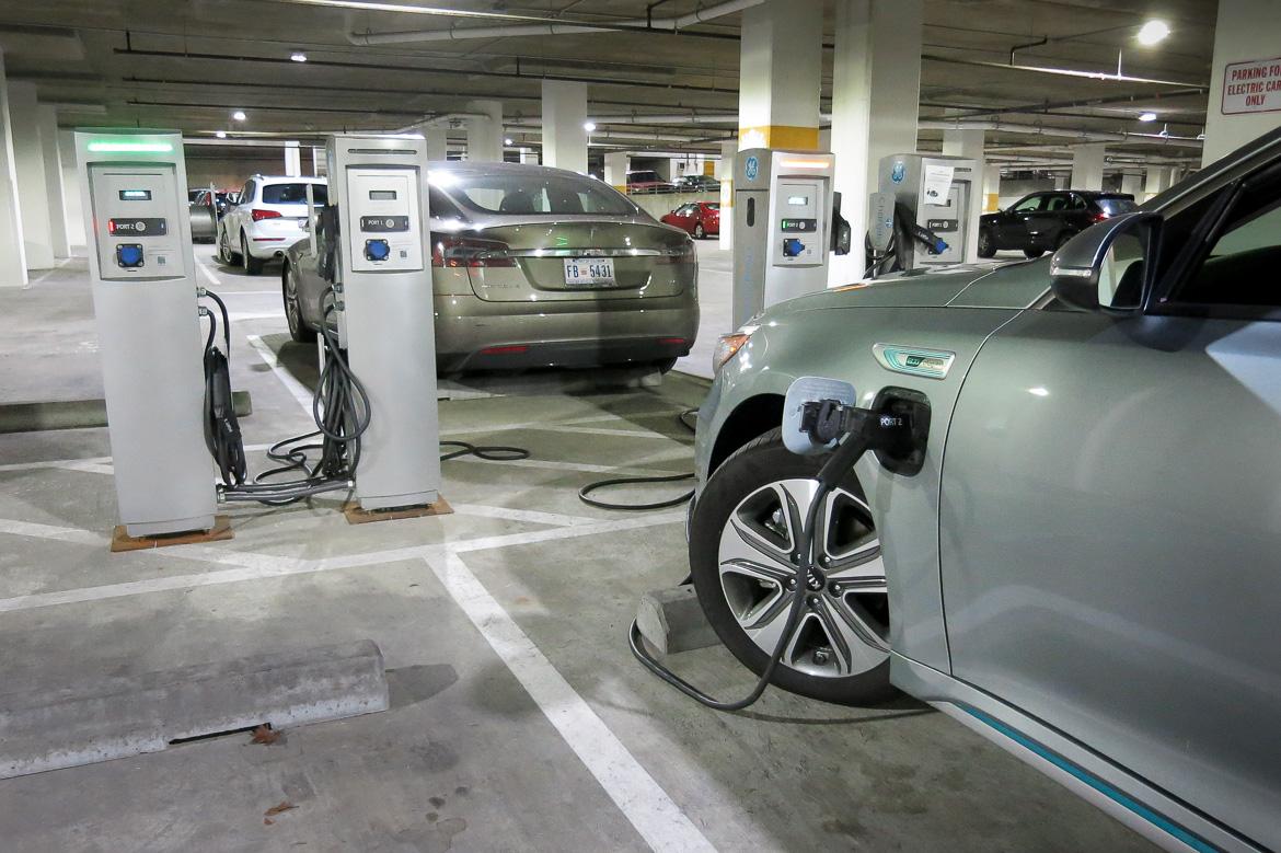2017 Honda Accord Vs Kia Optima Plug In Mid Size Hybrid Matchup 17kia Optima Phev Fm 07 Jpg
