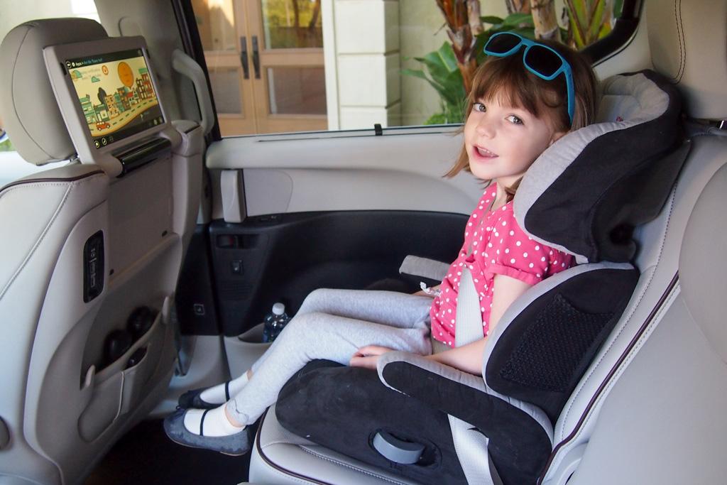 17Chrysler_Pacifica_FD_JG_Uconnect1.jpg