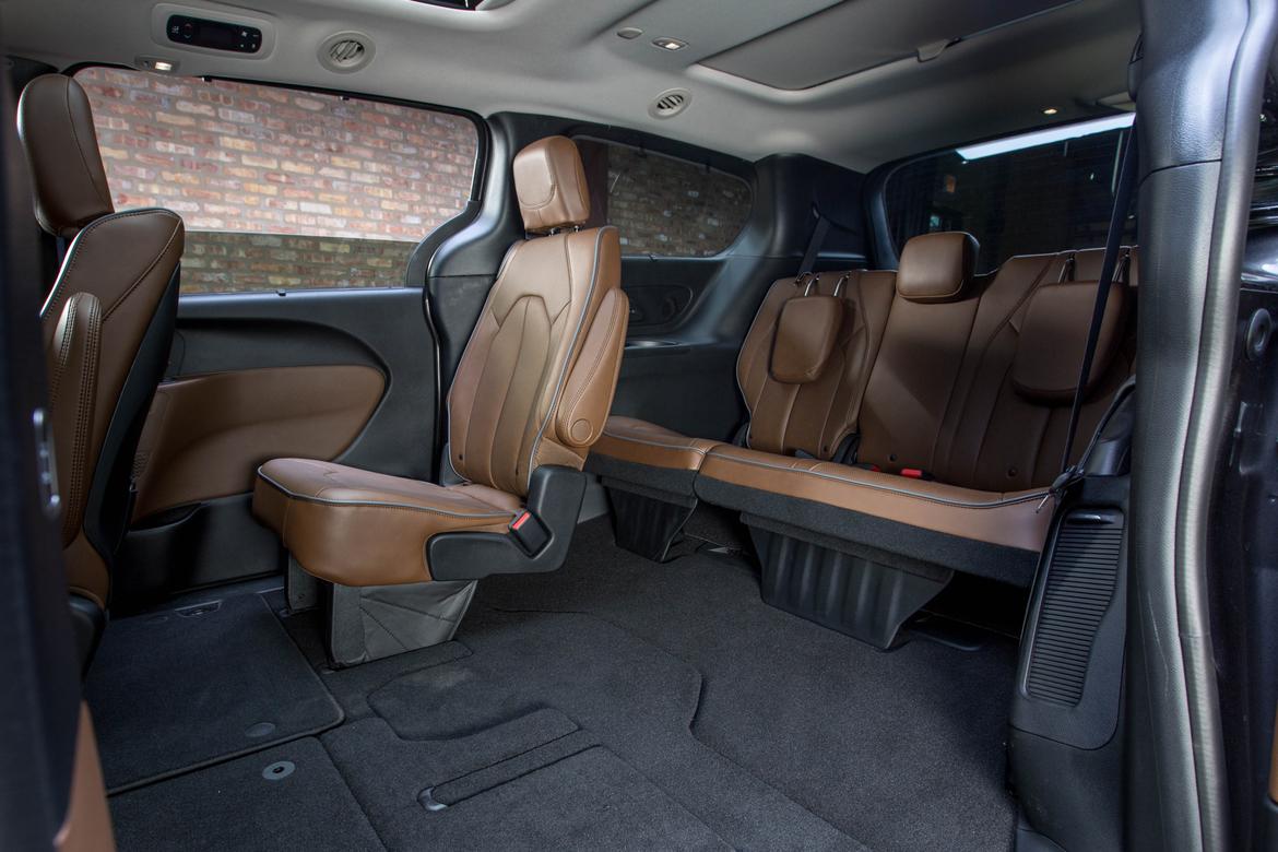 17Chrysler_Pacifica_SO_AC_34.jpg