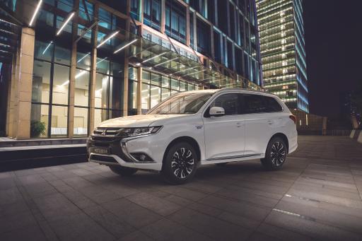 Difference Between Rav4 Le And Xle >> 2017 Toyota Highlander: First Impressions | News | Cars.com Difference Between Rav4 Le And Xle >> 2017 Toyota Highlander: First Impressions | News | Cars.com