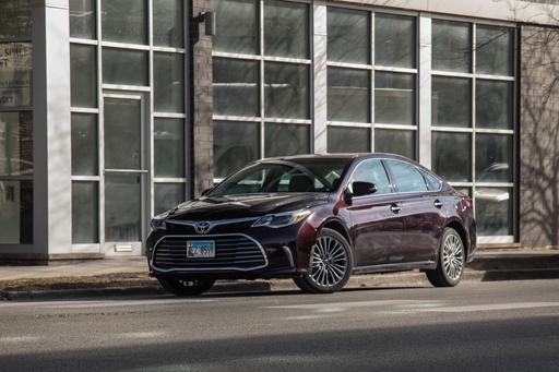 How Do Car Seats Fit in a 2018 Toyota Avalon? | News | Cars.com