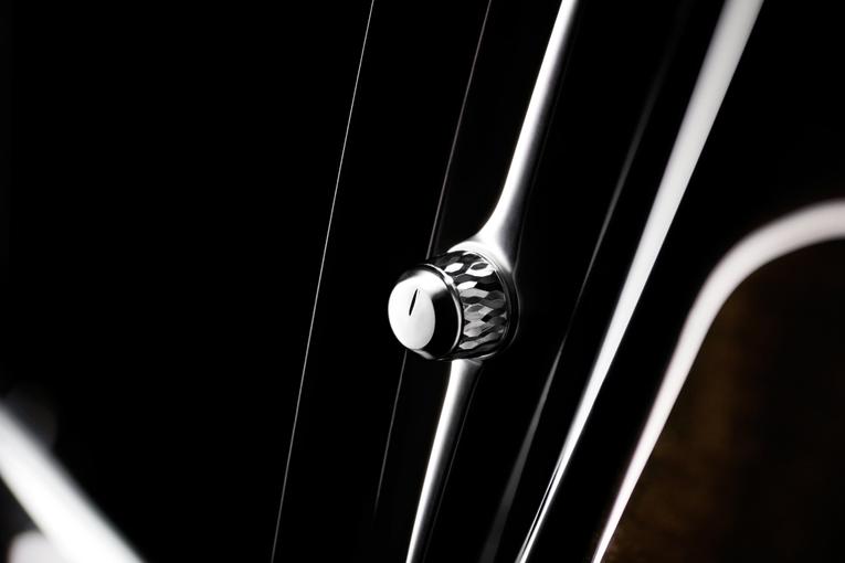 Volvo S90;