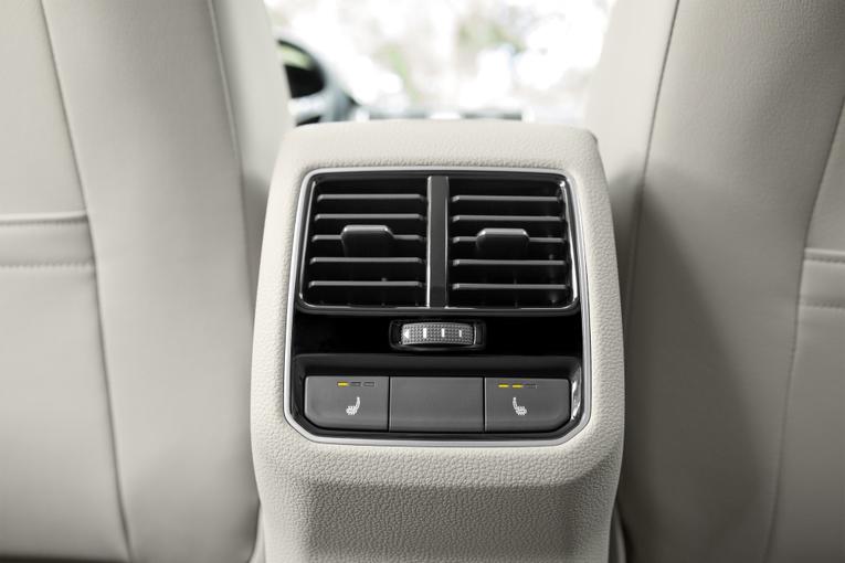 2016 Volkswagen Passat;