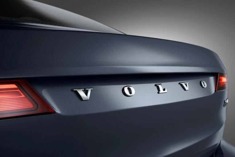 Volvo S90;