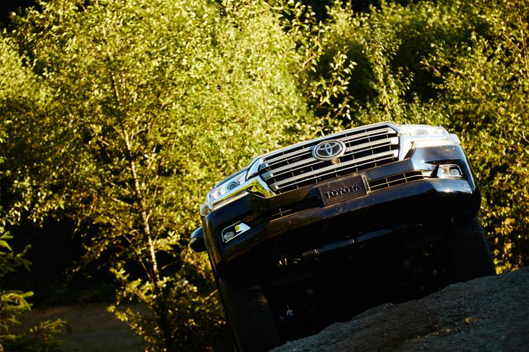 2016 Toyota Land Cruiser;