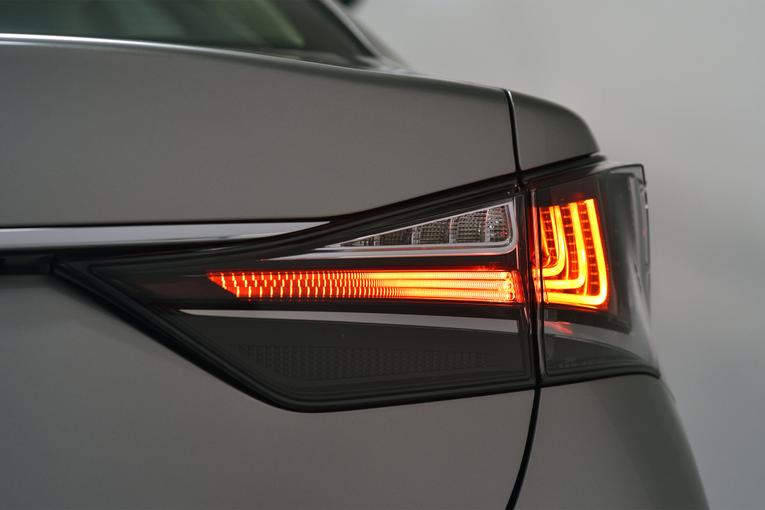 2016 Lexus GS 200t;
