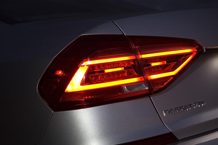 2016 Volkswagen Passat;