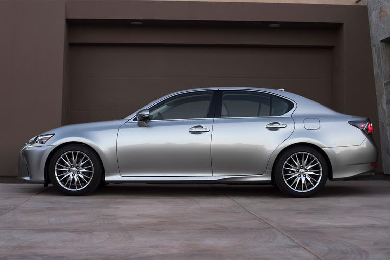 2016 Lexus GS 200t;