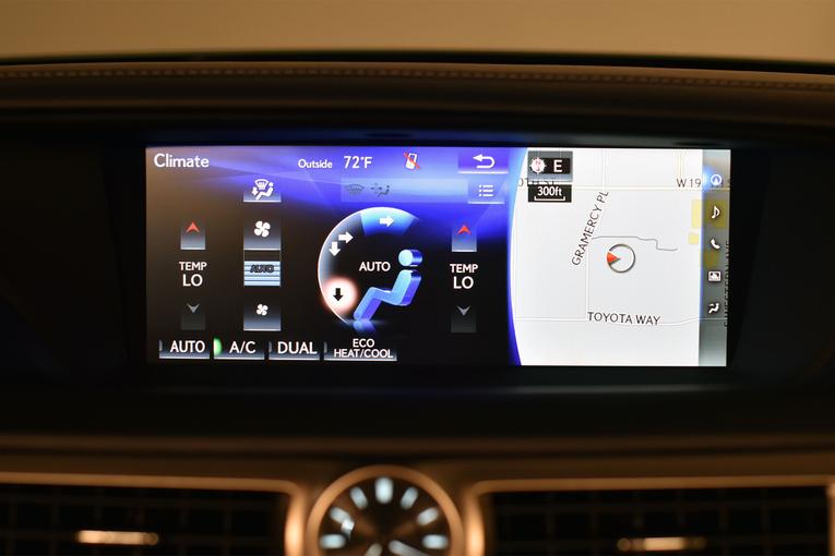 2016 Lexus GS 200t;