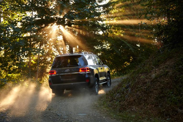 2016 Toyota Land Cruiser;