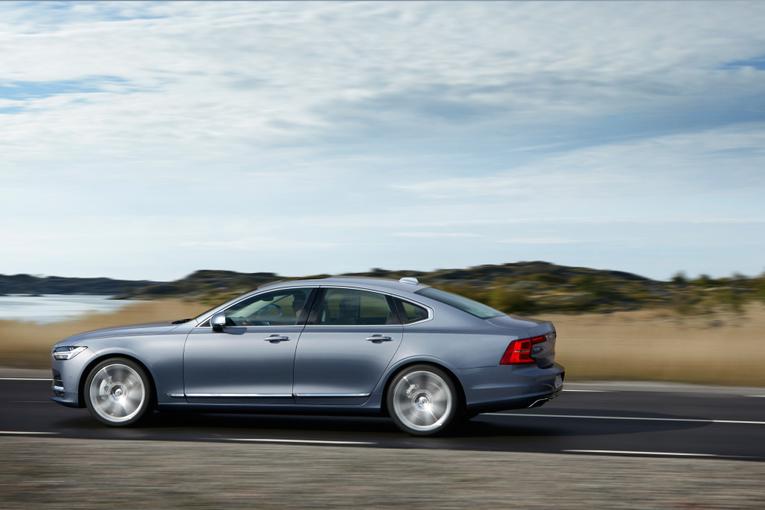 Volvo S90;