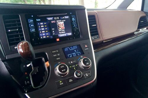 toyota sienna se versus le #3