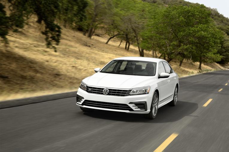 2016 Volkswagen Passat;