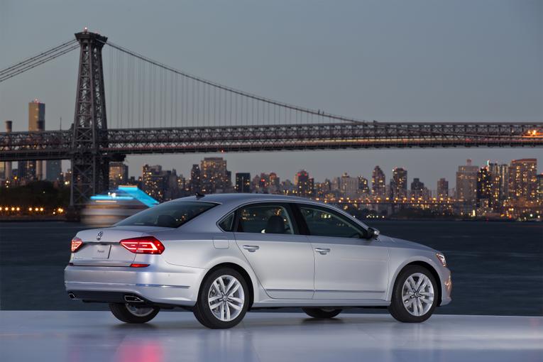 2016 Volkswagen Passat;